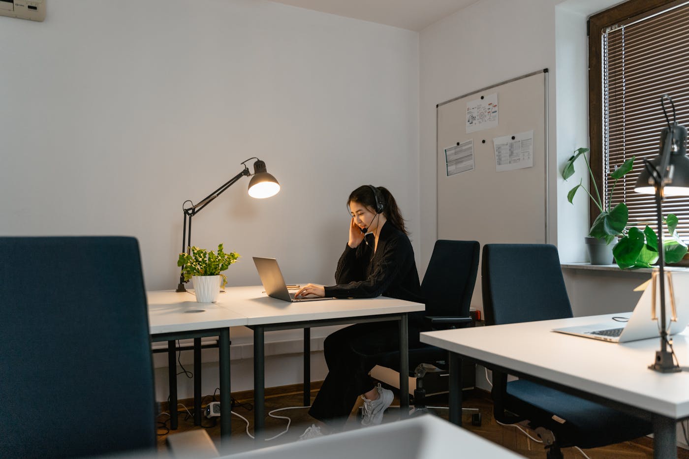 Support operator working in a headset environment