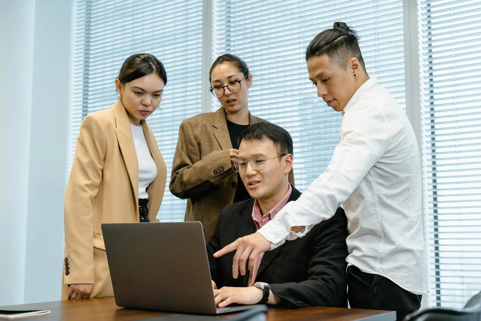 Revenue team collaborating around a shared operating workflow
